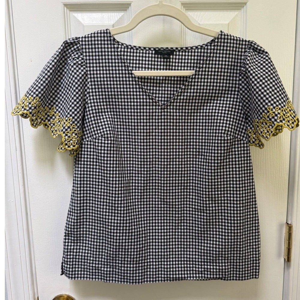 Ann Taylor Petite Gingham V-Neck Blouse coquette embroidered Yellow Eyelet XSP